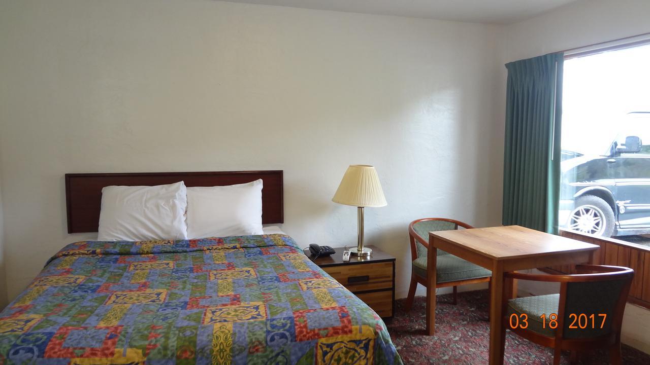 Quick Stop Motel Round Prairie エクステリア 写真