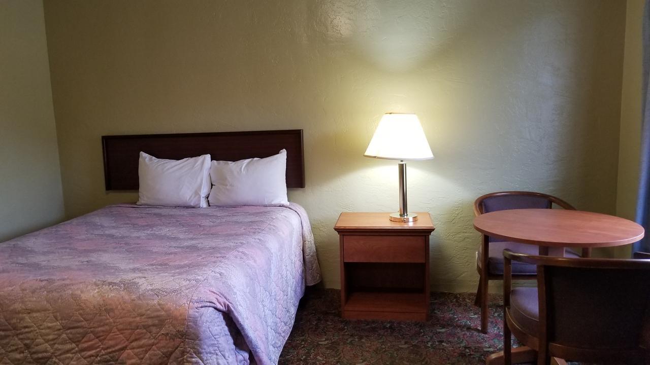 Quick Stop Motel Round Prairie エクステリア 写真